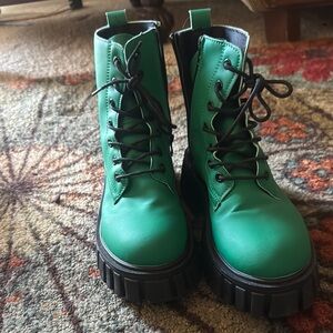 Green Lace-Up Women's Boots